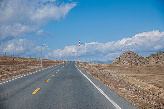新疆通往可可托海的s226線省道