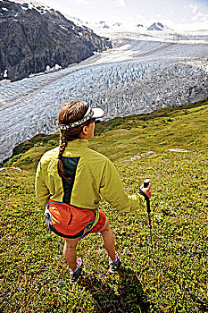 女人,远足,挨着,出口,冰河,奇奈峡湾国家公园,肯奈半岛,阿拉斯加,夏天