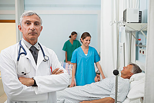 医生,抱臂,病房,两个,护理,病人