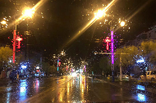 雨夜出行