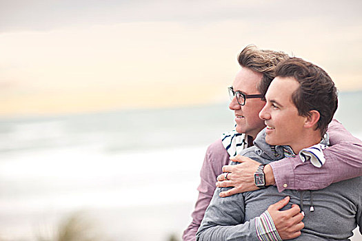 同性恋,情侣,搂抱,海滩