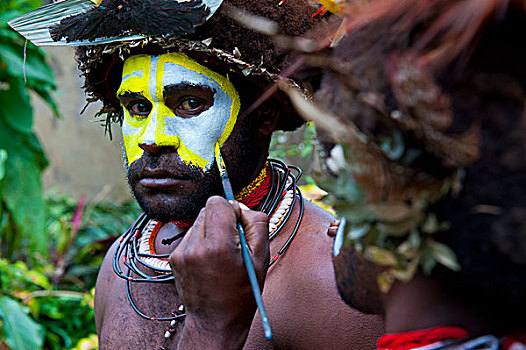 部落男子,放,向上,彩色,脸,庆贺,传统,唱歌,高地,巴布亚新几内亚,美拉尼西亚