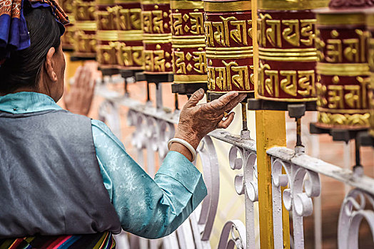 女人,转经轮,庙宇,波卡拉,尼泊尔,亚洲
