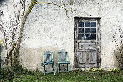 两个,木椅,破旧,门