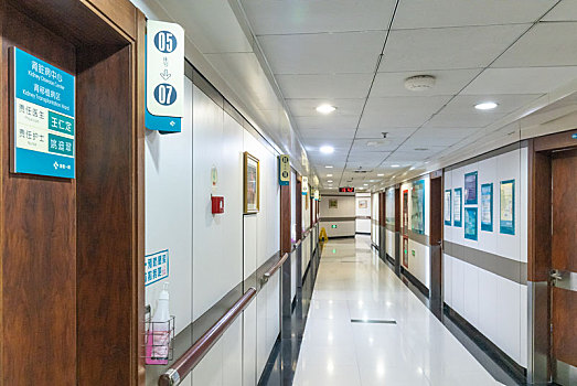 医院病房区走廊