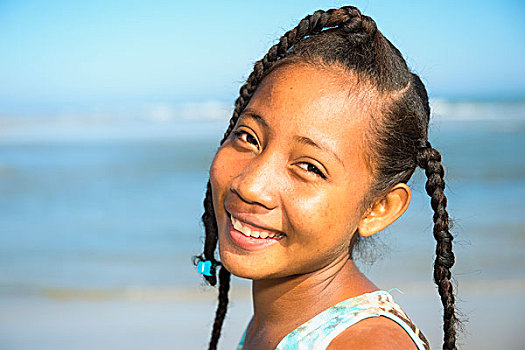马尔加什人,女孩,15-16岁,海滩,穆龙达瓦,省,马达加斯加,非洲