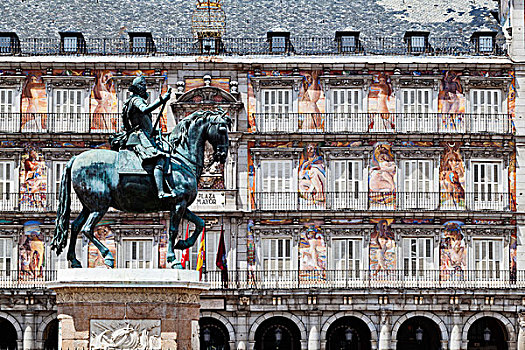 骑马雕像,国王,涂绘,建筑,背景,马约尔广场,马德里,西班牙