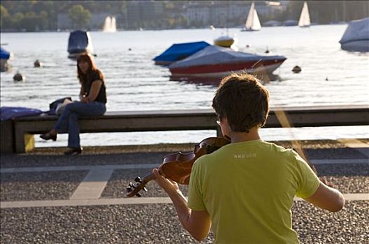 女性,街头乐手,小提琴,散步场所,街道,音乐,码头,湖,苏黎世,瑞士,欧洲