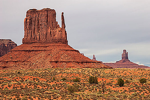 岩石构造,西部,手套山,左边,右边,纪念碑谷纳瓦霍部落公园,亚利桑那,美国,北美
