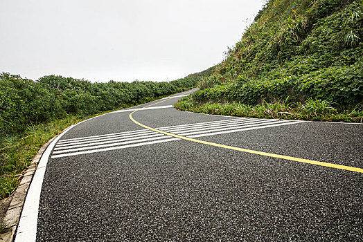 高山上的盘山公路