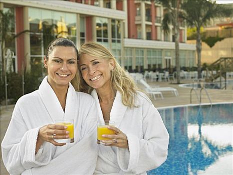 两个女人,酒店,游泳池,果汁