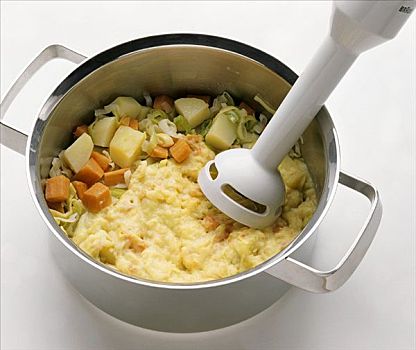 切,汤,蔬菜,手持搅拌器