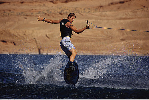 男人,海上滑板,鲍威尔湖,亚利桑那,美国