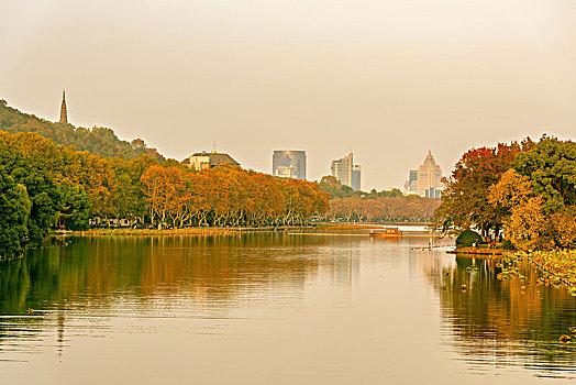 杭州西湖保俶塔北山街秋景