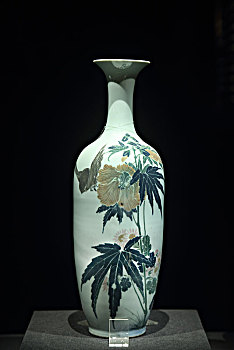 清代,宣统三年,醴陵窑,釉下五彩花鸟纹瓶,故宫博物院藏