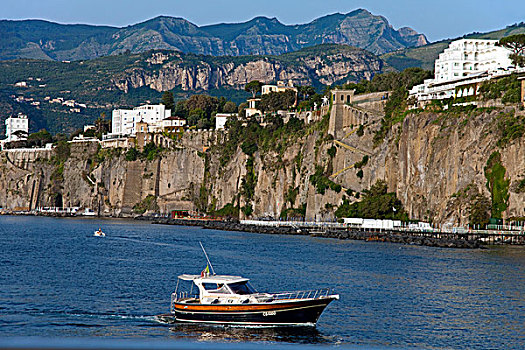 船,索伦托,狄雅半岛,那不勒斯湾,坎帕尼亚区,意大利,地中海,欧洲