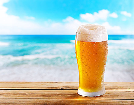 寒冷,玻璃杯,啤酒,木桌子,上方,海洋