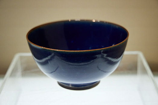 明代嘉靖霁蓝釉碗