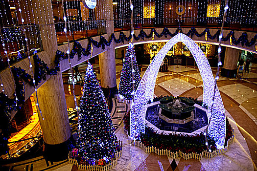 重庆江北区金源大酒店大厅圣诞节装饰