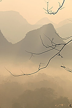 晨雾中的桂林山水