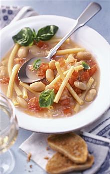 意大利面,面条汤,豆,西红柿