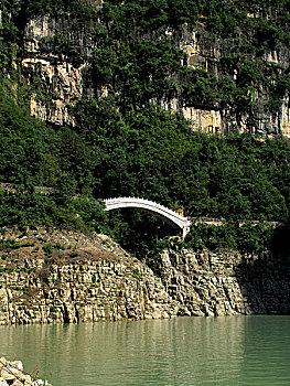 重庆巫山大宁河小三峡滴翠峡内全长3公里左右的小三峡古栈道走道