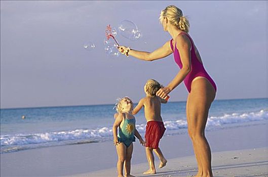 母亲,玩,气泡,棒,孩子,海滩