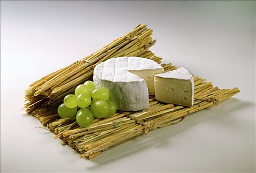 卡门贝软质乳酪,块,抠像,稻草,垫,葡萄