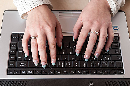 女人,电脑键盘