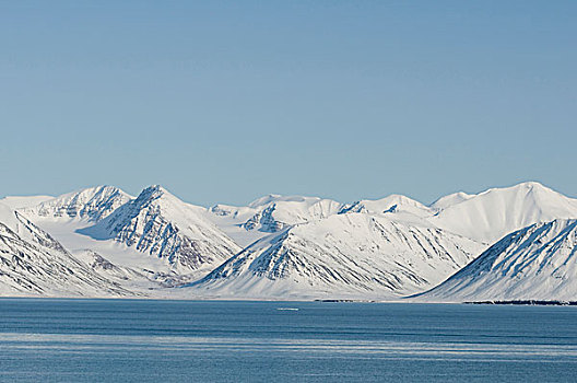 挪威,斯瓦尔巴群岛,斯匹次卑尔根岛,景色,积雪,山景
