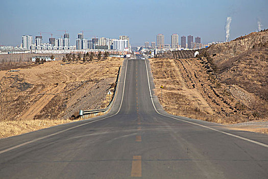 荒漠公路和城市
