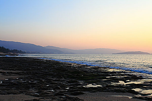 亚龙湾海岸风光