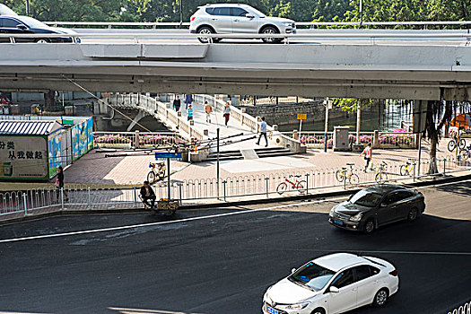 广州黄沙地铁站的公路