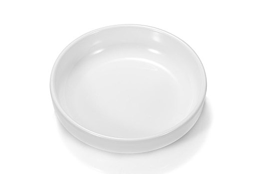 放置在白色背景上的白色餐具