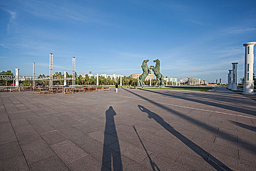 内蒙古鄂尔多斯双驹广场
