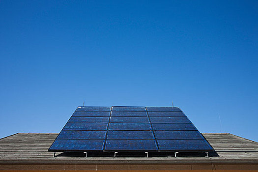 太阳能电池板,房顶,蓝天