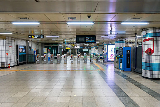 韩国首尔地铁忠武路站地下大堂景观