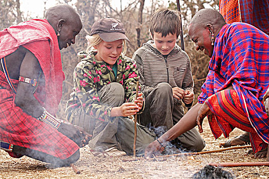 孩子,学习,火,马萨伊人,非洲村寨,马赛马拉,肯尼亚