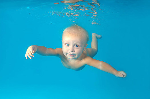婴儿,跳水,水池