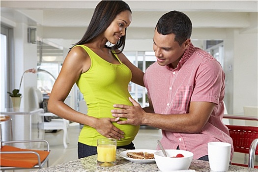 孕妇,丈夫,吃早餐,厨房