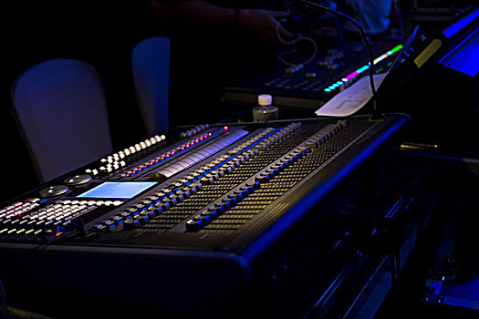 演唱会,音乐会录音现场,音频控制台的特写镜头