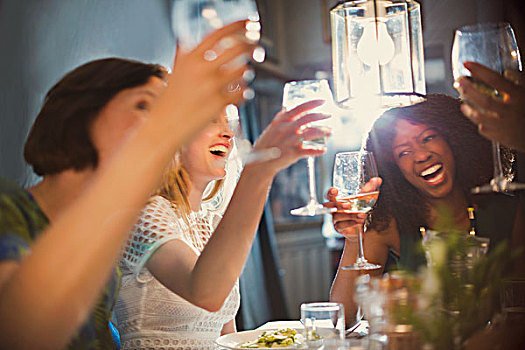 笑,女人,朋友,祝酒,白葡萄酒杯,就餐,餐馆