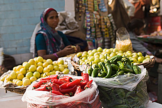 女人,销售,蔬菜,市场货摊,德里,印度