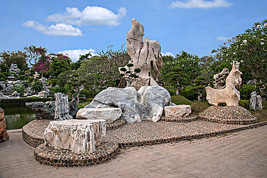 泰国芭堤雅百万年化石园林
