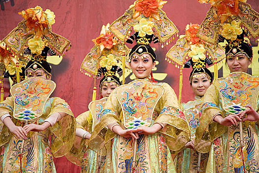 北京春节庙会上的文艺表演