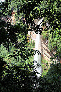 重庆江津,土地岩瀑布,悬挂在赤壁丹崖的洁白哈达