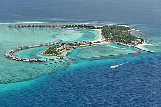 空中鸟瞰马尔代夫梦幻岛全景