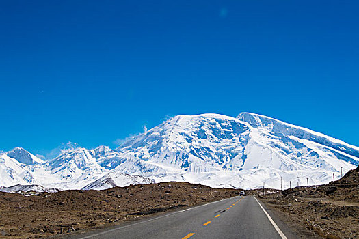 新疆,雪山,公路,广袤,荒芜