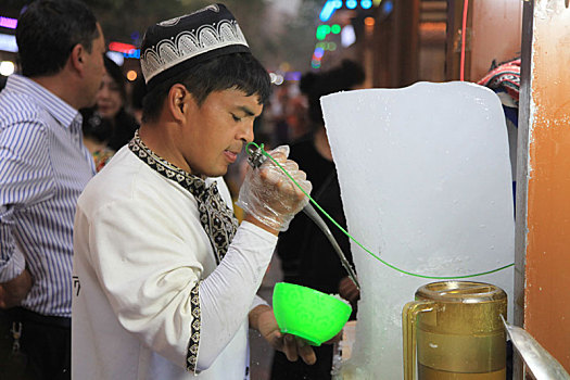 新疆喀什,酸奶刨冰沙朗刀克