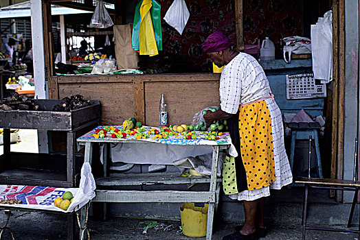 多巴哥岛,斯卡伯勒,市场一景,女人,胡椒